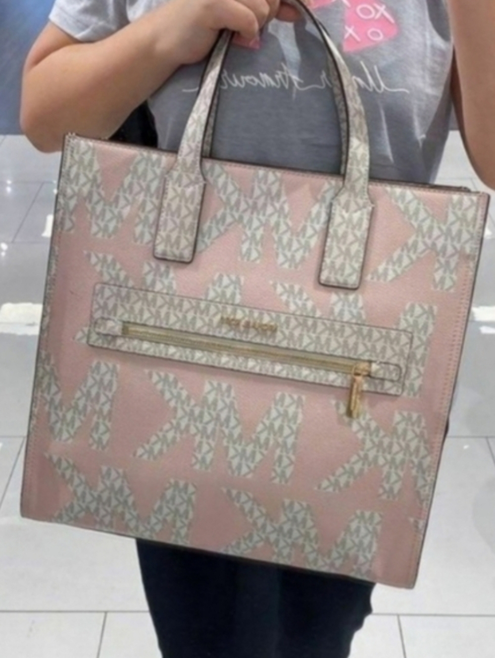Michael Kors Kenly Logo Large Tote - Picture 9 of 10